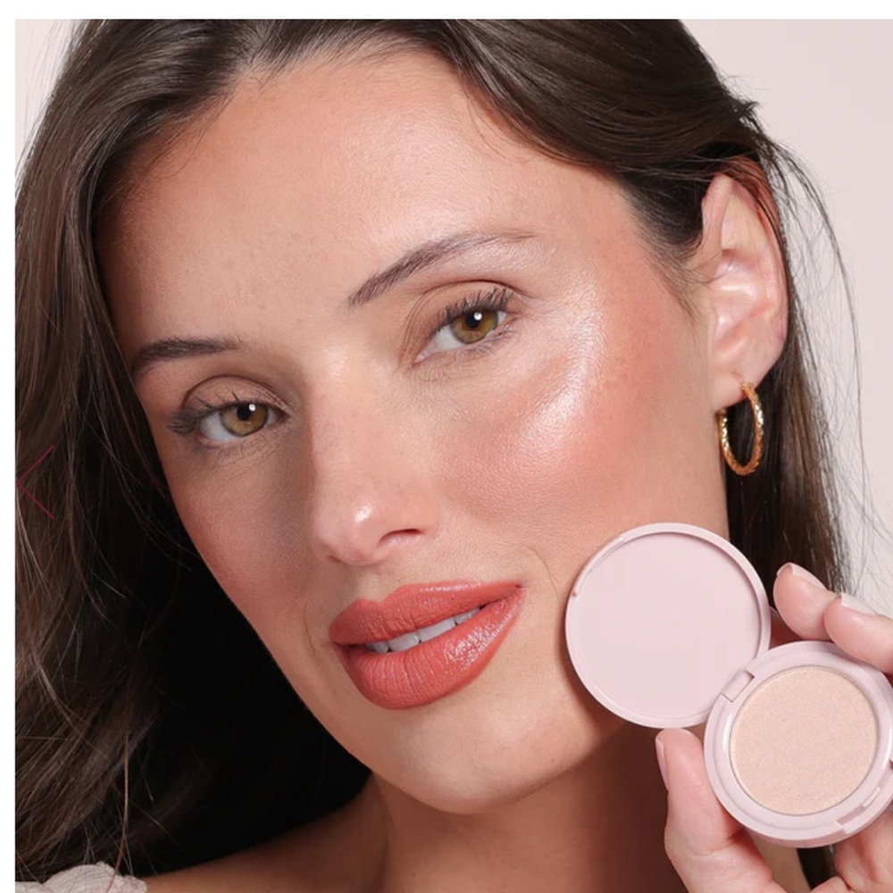 Wander Beauty Wanderess Glow Highlighter in Shimmering Beige - Picture 3 of 4